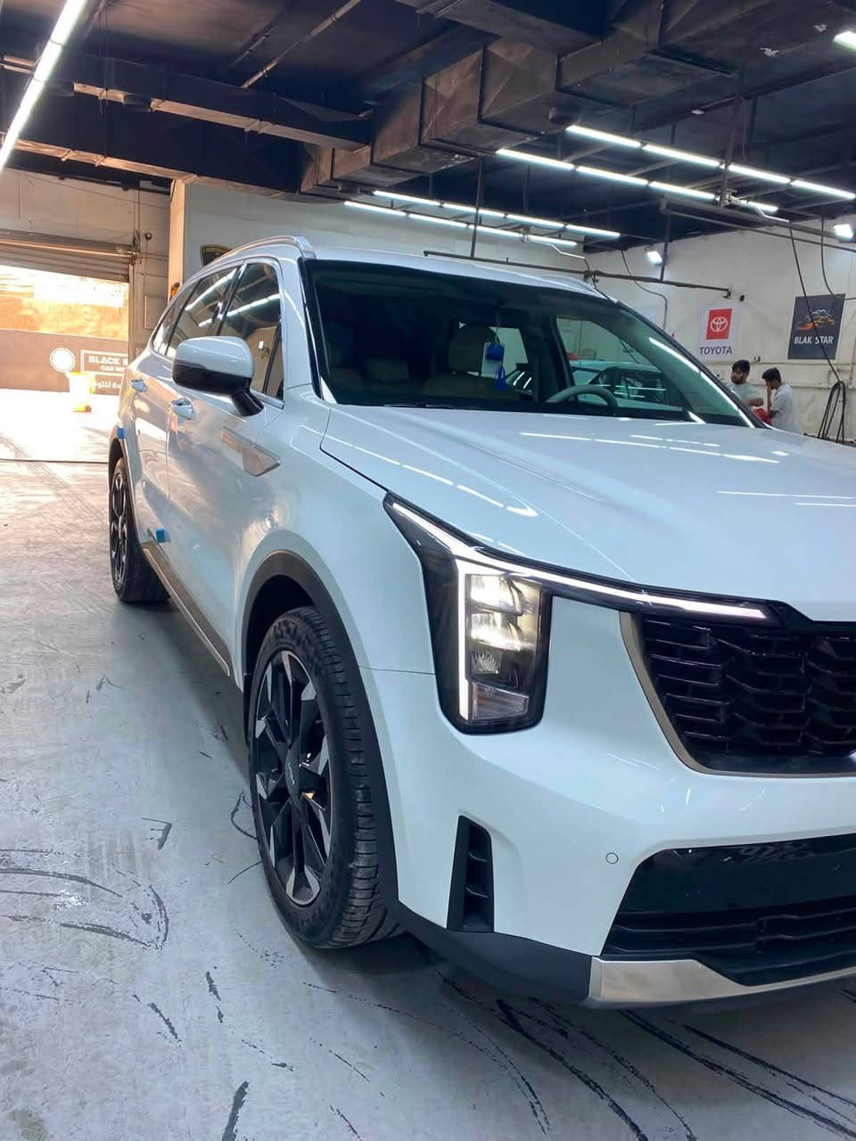 سورنتو KIA 2025 
رقم اربيل 
تحويل مباشر 
السيارة جديدة لوك
مكفولة كفالة عامة
محرك 6 سلندر 
وارد خليجي 
ماشية 28،000 
المواصفات 
مقاعد مخمل رصاصي 
تحكم المقاعد كهربائي 
كاميرا واحدة 
سقف حديد 
بصمة
تشغيل عن بعد 
دخول ذكي 
گير ماوس 
نظام اوتو هولد 
صندوق كهربائي 
ثلاث قطع تبريد 
حساس امامي و خلفي 
وبقية المواصفات المعروفة 
الاضافات / دوشمة جلد اصلية + چادر اصلي 
السعر 31،000 $ يعني 3 دفاتر و 10 ورقات 
مكان السيارة بغداد 
للاتصال ‭***********‬
