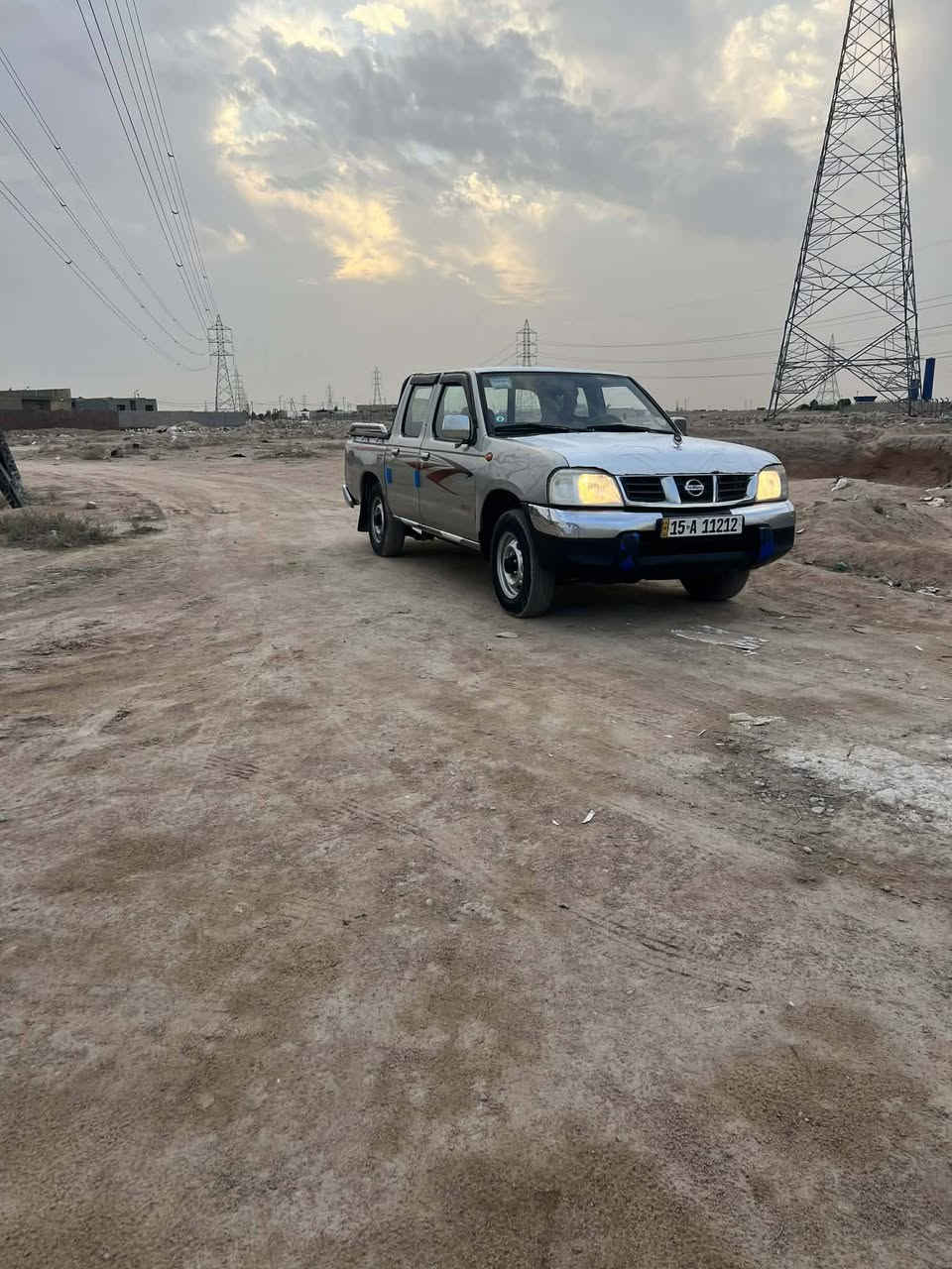 السلام عليكم سياره نيسان 2009بليته زركه سعودي  رقم انبار مشروع وطني رقم مميز مكينه كير حداديه مكفولات تبريد شغتل جام كهربائي  مكفوله من الضربه ول تبديل شواصي تكم كله مكفوله 
اداخل احمر داخله جديد السعر 113او بيه مجال المكان النجف رقم ا***********
