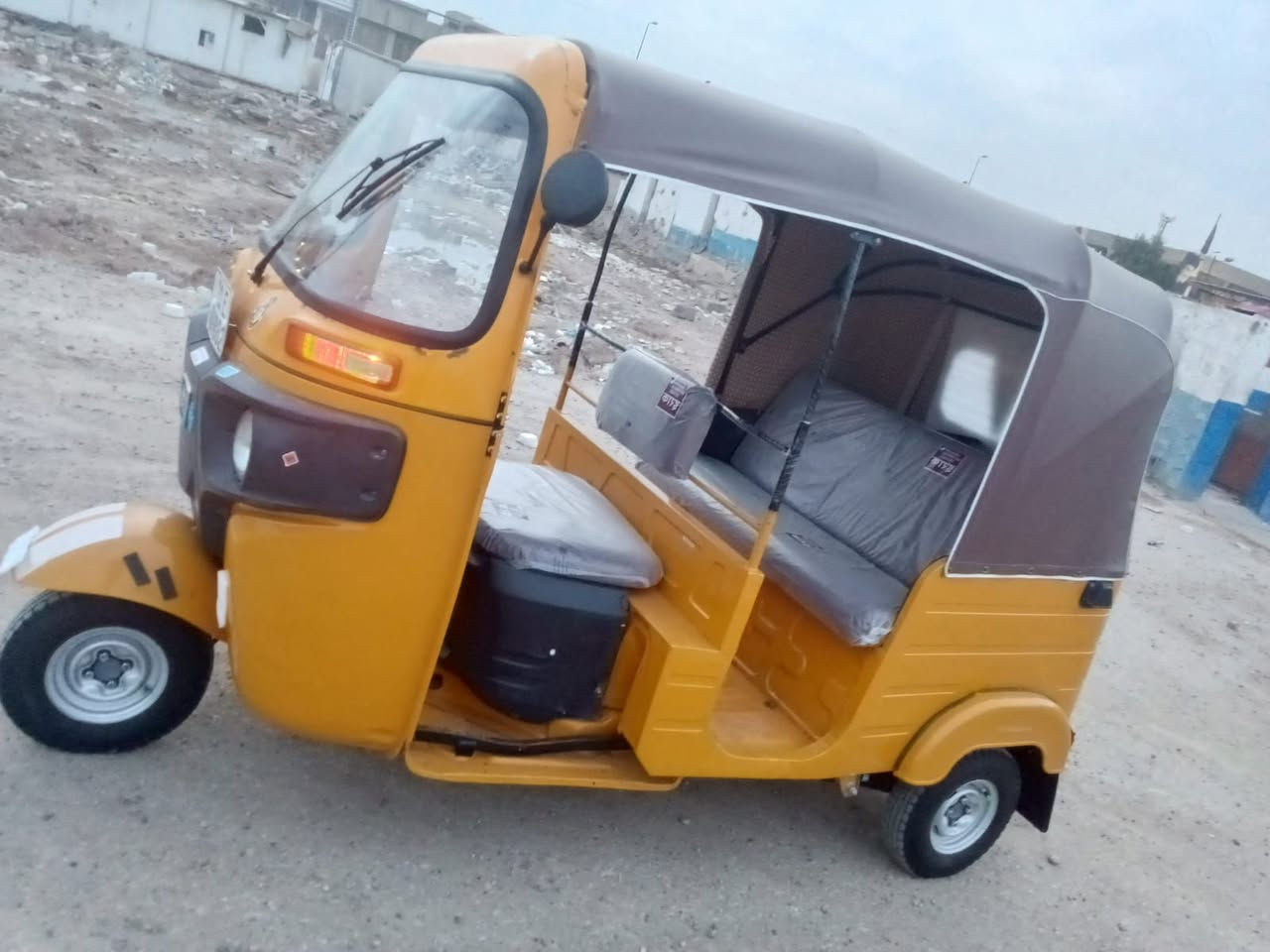 السلام عليكم تكتك للبيع موديل 20شهر 12رقم وسنويه تحويل ثاني يوم كفاله بس دوس العنوان بغداد ***********
