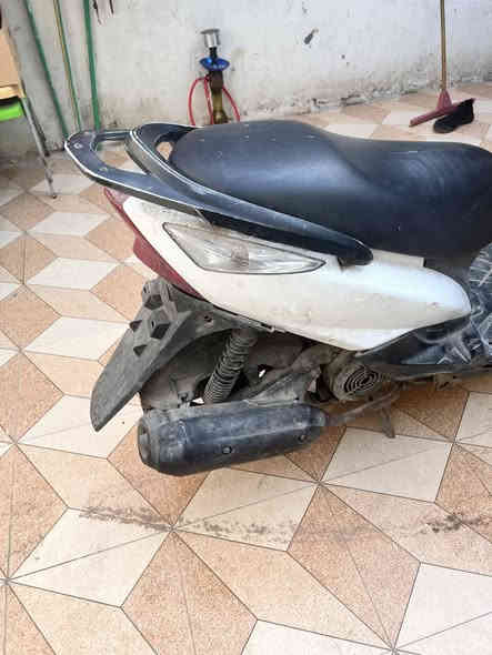 السلام عليكم دراجه ماكس ثعلب للبيع مجفته كهربائيات حلوه شغاله اشاير كيج بانزين دراجه خدميه سعر 600وبيها مجال قليل للستفسار الاتصال على ***********
