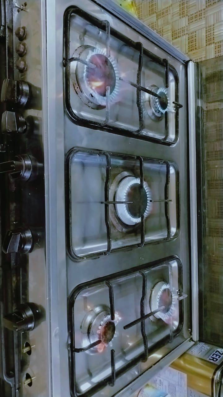 السلام عليكم طباخ للبيع كلشي يشتغل طبيعي تفحص وتشوف بعينك والفرن مالته هم يشتغل السعر 150 مع التوصيل واي استفسار هذا الرقم ***********
