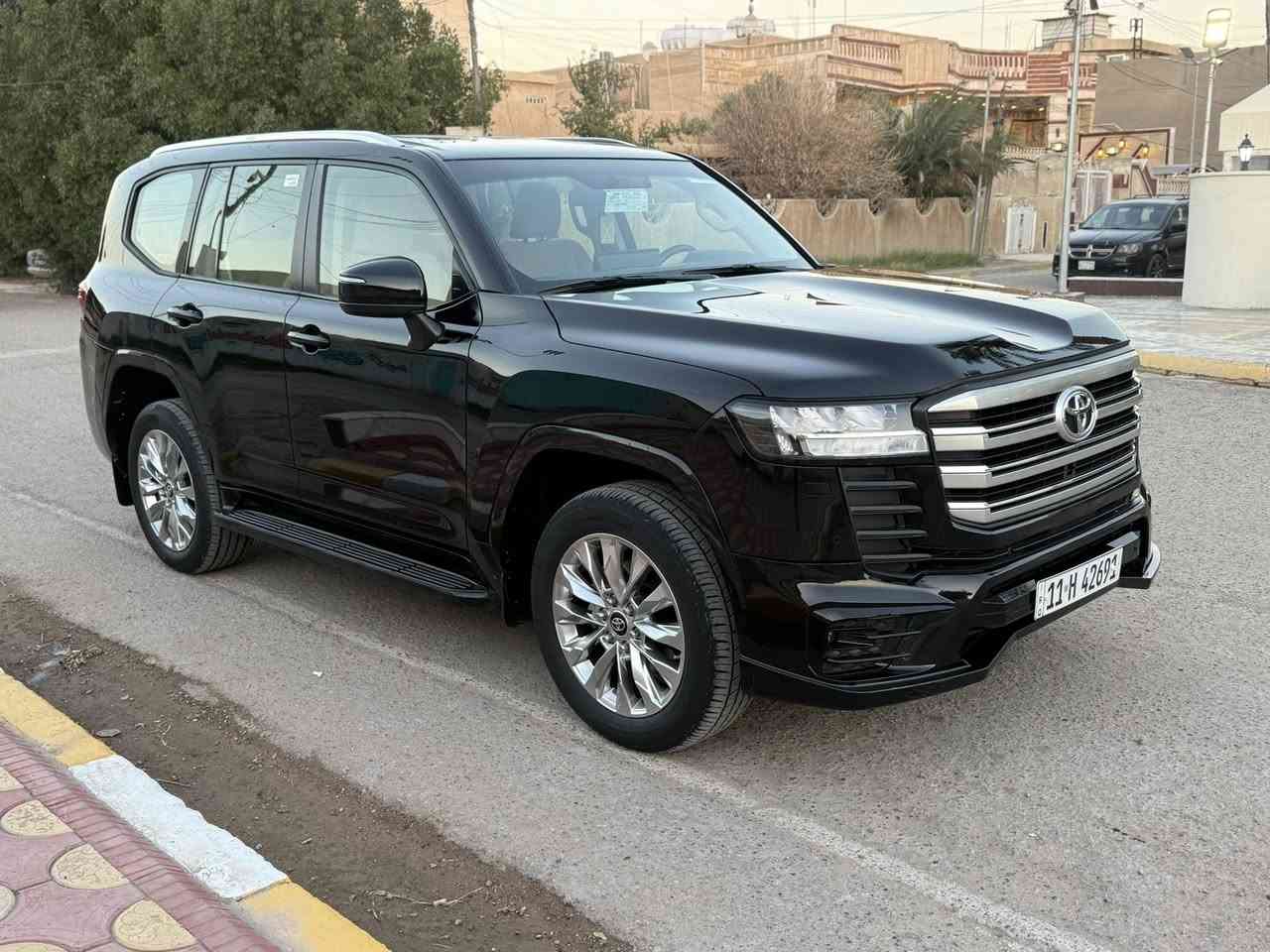 السلام عليكم لاندكروز GX موديل 2022 رقم بغداد بسمي ٦ سلندر تنفس طبيعي مكفوله من الصبغ والضربة عدا بارد مقدار شبر يم قبق البانزين باقي مكفول سيارة جديدة على وضع الشركة ماشية 53 للاستفسار *********** السعر مناسب جدا 515 ورقة مكان بغداد الخاص مغلق
