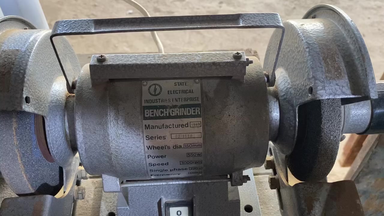 السلام عليكم كوسره ثابته بلغاري جديده جدا السعر ٢٥٠ الف رقم الهاتف ***********
