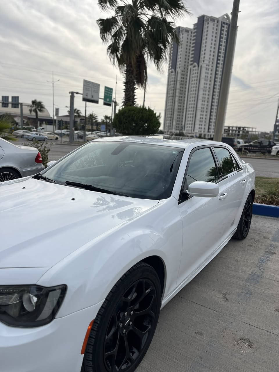 كرايسلر اوباما كندي 🇨🇦📦
موديل:2016
مواصفات S
بانوراما 
سماعة صندوق 
وبعد هواي مواصفات مال S معروفة 

الممشى: 117 ميل 

الحادث : سيارة كلين تايتل فقط بارد بين الباب والجاملخ بدون صبغ 

السعر : 243 وبيها مجال بسيط 

***********
