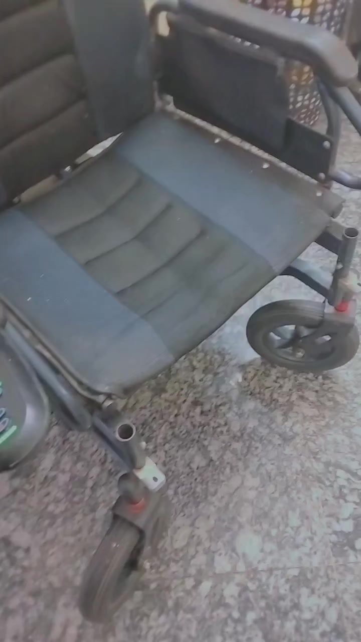 السلام عليكم ورحمة الله
عربانه للبيع اخت الجديده استعمال قليل 
السعر 350وبيهه مجال


**إذا كنت صاحب هذا الإعلان وتريد حذفه لأي سبب، رجاءا أرسل رسالة إلى الدعم الفني**