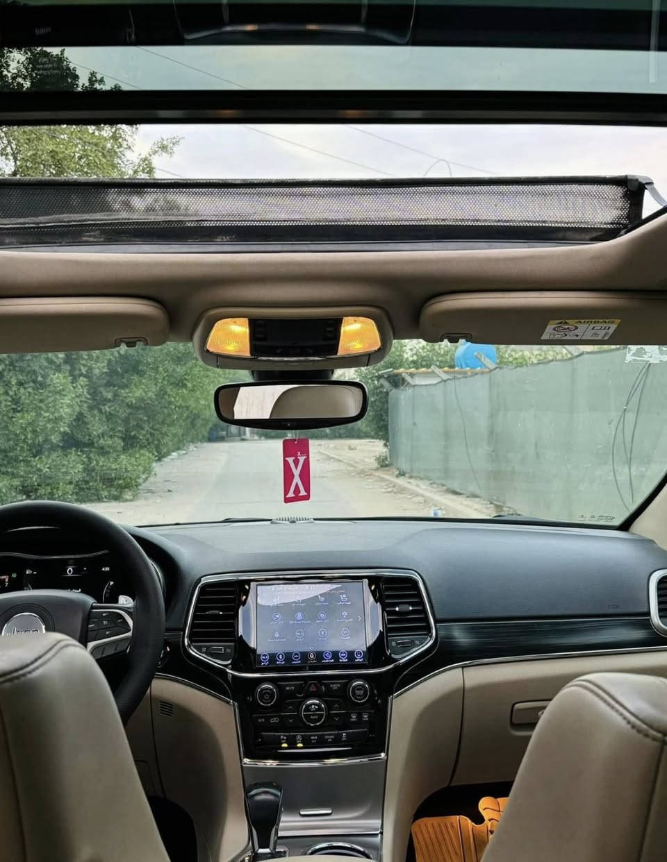 جيب كراند شيروكي خليجي 2019 وكالة هارلم لمتدد
رقم بغداد الجديد ، هزة جديدة ، سنوية جديدة .
ماشية 73 الف كيلو متر
المحرك : V6.  3.6L 
* دفع رباعي 4x4 . 
* داخل بيجي .
* كشنات جلد  . 
* دمام .
* المقاعد كهربائية .
* ذاكرة لحفظ وضعيات الجلوس . 
*  المقاعد الأمامية تبريد وتدفئة . 
* المقاعد الخلفية تدفئة . 
* رادار نقطة عمياء .
* ويل كروم 20 انج .
* ستيرن كهرباء + تدفئة .
* بانوراما .
* شاشة كبيرة مع نفكيشن GPS . 
* مصابيح امامية زنون مع لد نهاري .
* بروجكتر زنون . 
* تشغيل عن بعد .
* صندوق كهرباء .
* حساسات أمامية وخلفية. 
* كاميرا خلفية .
* زراك لايت .
* مرايه وسطية اوتو دم . 
* مرايا جانبية قابلة للطي . 
* محدد سرعة . 
* نظام اقتصاد الوقود تشغيل واطفاء اوتماتيكي للمحرك .
* نظام بريك خلفي اوتماتيكي ( Auto Break System ) .

ادامة مسويلها كاملة للسيارة " تبديل تخم اطارات ، بلكات ، عبوة فيتبم كاملة من الوكالة "

السيارة مكفولة من الصبغ والبارد و التبديل عدا طلقة بسيطة بالبنيد ومصلحة .

السعر : 29.500 الف وبيها مجال

العنوان 📍 بغداد : الدورة

للأستفسار الاتصال على الرقم متوفر واتساب
‭***********‬
