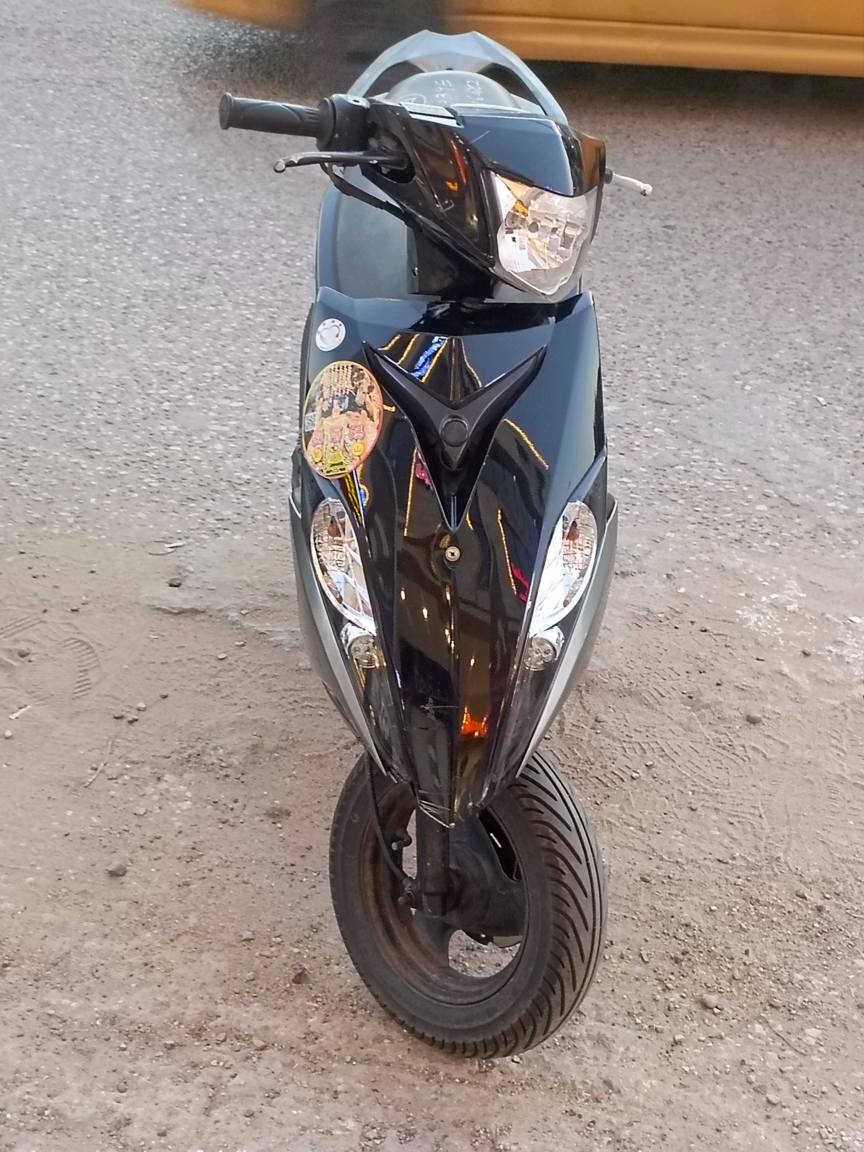 ماكس ثعلب 
سوده 
مكينه خير من الله 
كهربائيات خير من الله 
الدراجه نضيفة سعرها ٩٠٠ وبيها مجال 
للتواصل : *********** عمارة, ميسان
