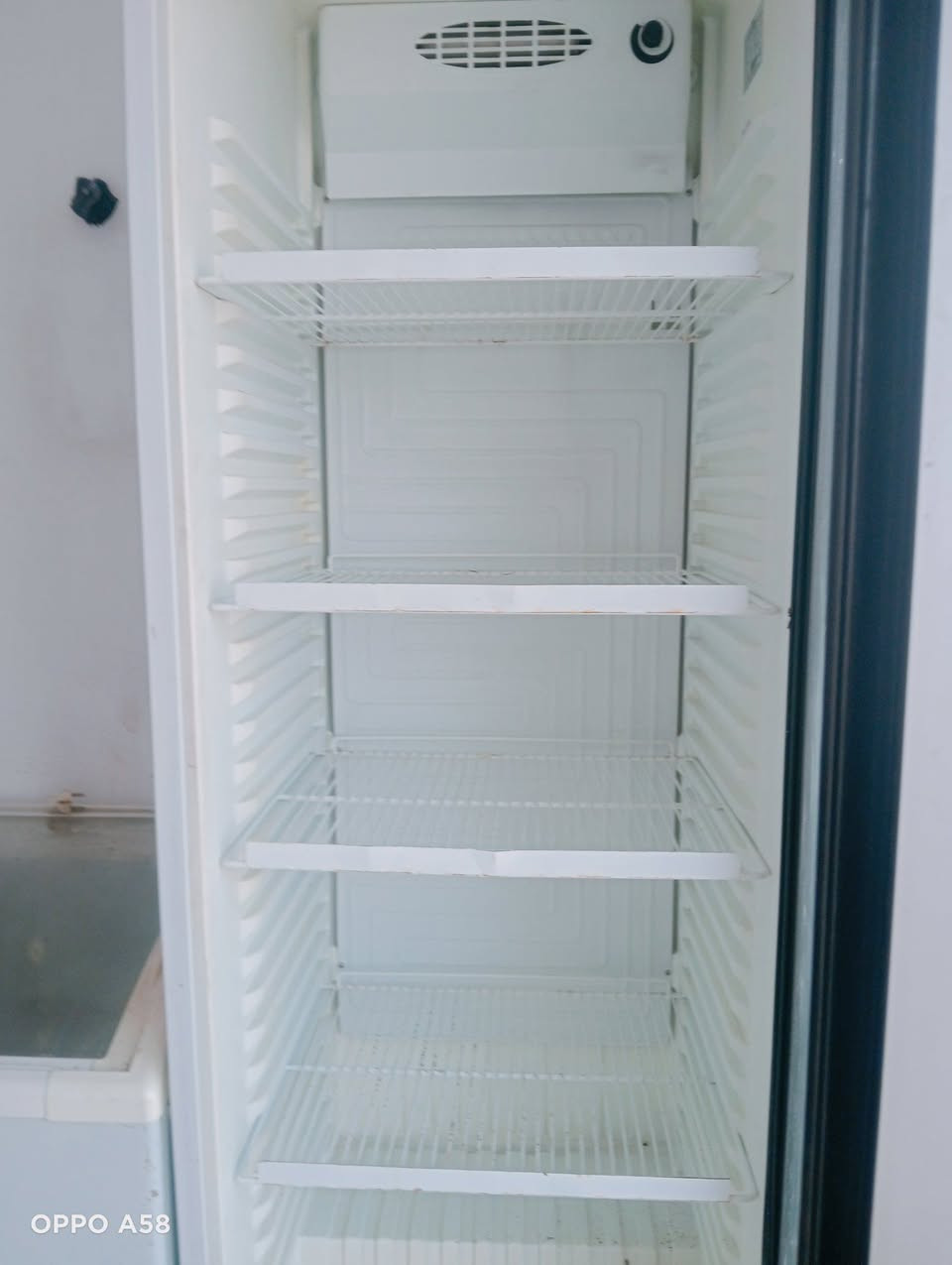 ثلاجة عارضه ومجمد عارضه شرط الشغل بعدهه شركه

سعر 450 عنوان موصل الايمن حي العبور 
*********** واتساب
