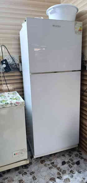 ثلاجة للبيع شرط شغل شرط تلج سعره 275 بي مجال مكاني كركوك ***********
