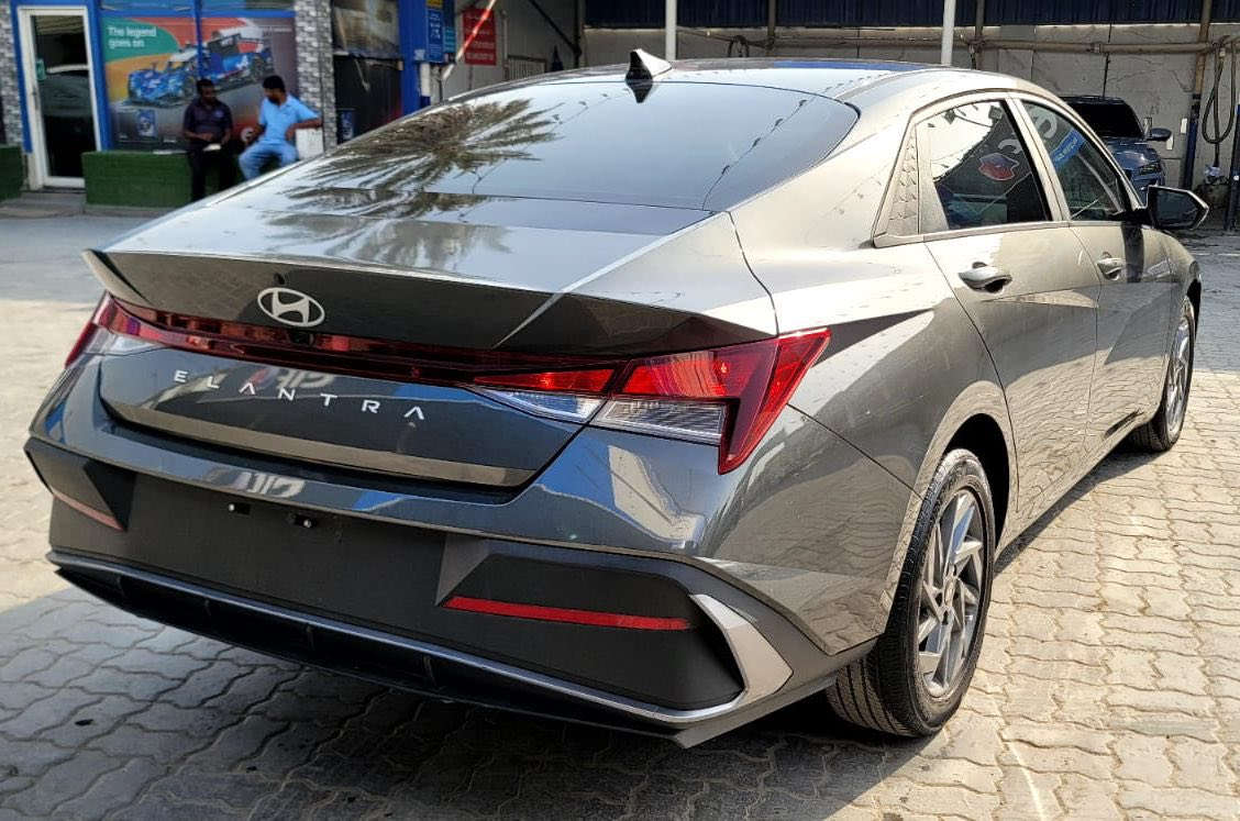 � زبائننا الكرام… مركز المهندس لأستيراد السيارت
📍من داخل منفذ سفوان #البصره الاستلام مباشر 🔥

🚘 Hyundai Elentra 2024 💥

💰 السعر: 115 $ بدون كمرك
🔧 الحالة: مصلحة وجاهزة داخل المنفذ

💥 كفاله من الصبغ - بصمه محرك 2000 دوش

✅ بإمكان التخريج بكتاب شهداء (إعفاء من الكمرك لمن لديه كتاب شهداء).

📍 كربلاء - سيف سعد البلديات

📞 للاستفسار:
👤 د. شهيد: ***********

 👇🏼رابط كروب الواتساب 
https://chat.whatsapp.com/G1vHBgZwn280PCMz6HkyiX?mode=gi_t
