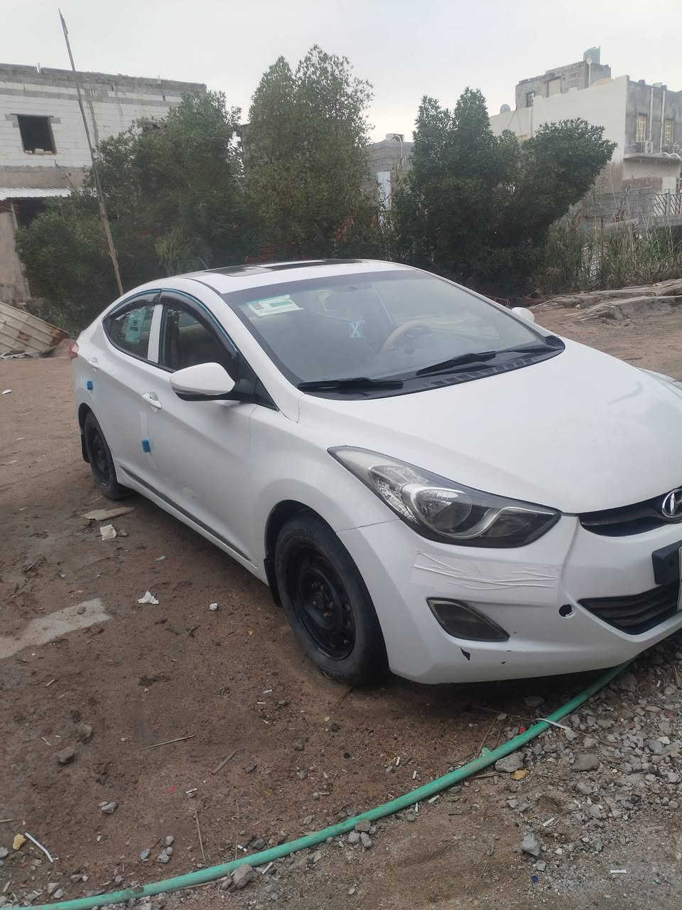 سلام عليكم النتره خليجي ١٣. بيه ضربه خفيفه بلمدكر الأمامي الأيمن. بيه قليل صبغ مكينه ١٨٠٠  دوش سياره فتحه تحكمات. جاهزه رقم أربيل تحويل. مكاني بصره. *********** السعر ٩٠ وبيه مجال قليل.
