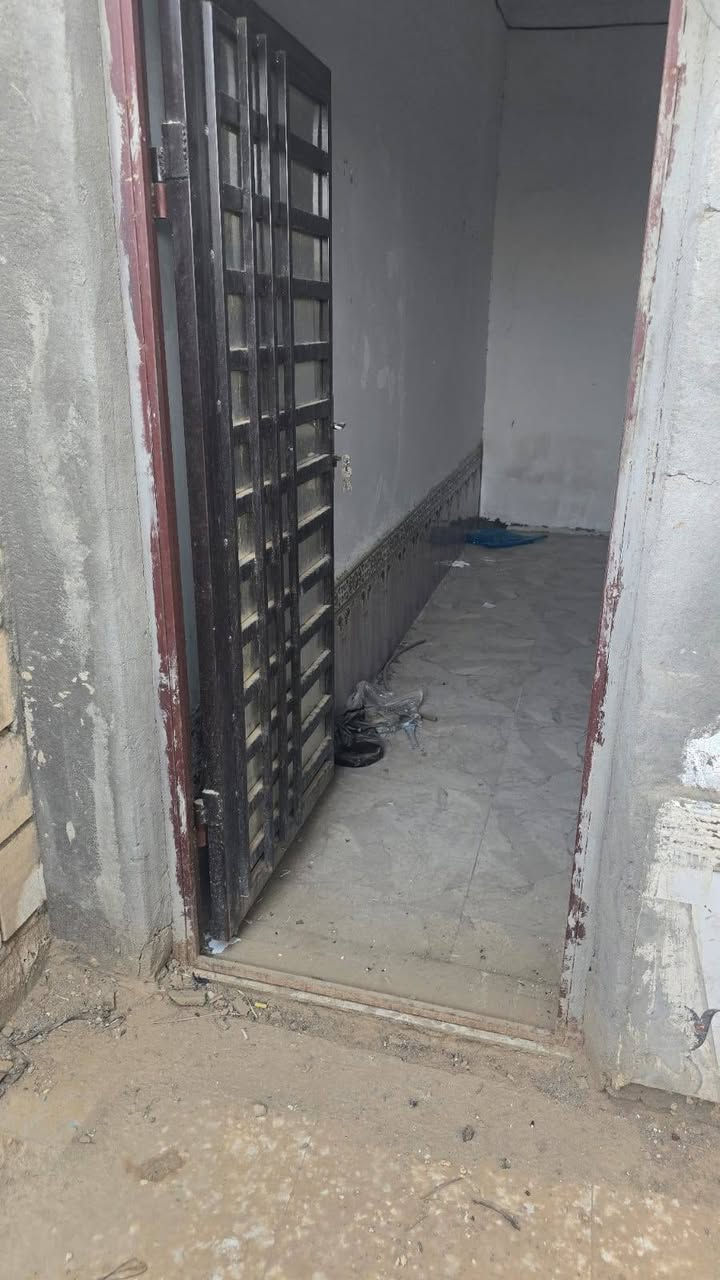 بيع سريع 
بيت ١٠٠م خلفي بالاسكان سعرها ٤٨
اي استفسار هذا رقمي ***********
