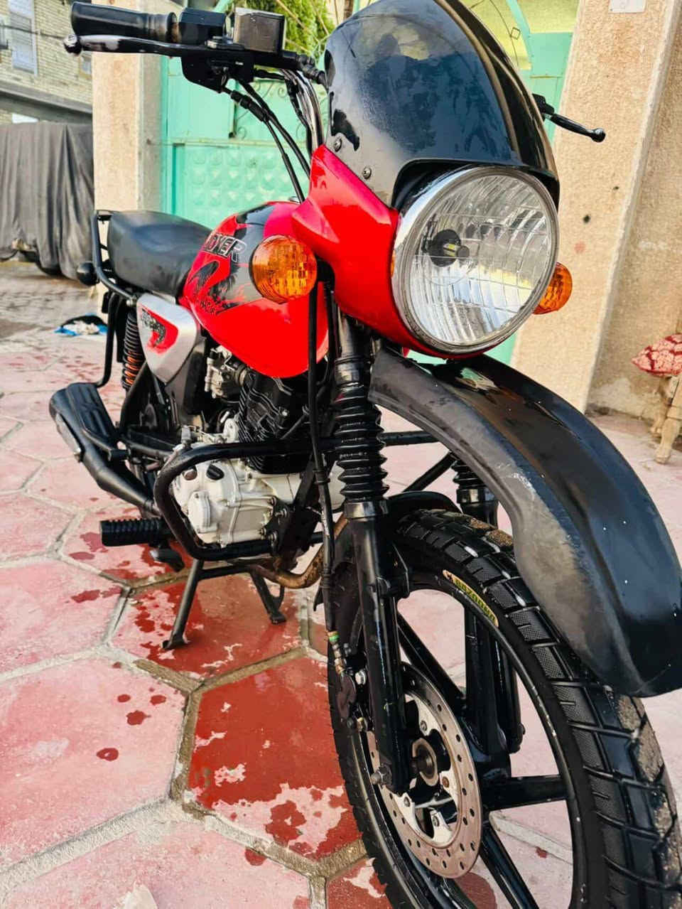 سلام عليكم دراجه بوكسر 2022عل 2023 دراجه نضيفه أوراق سعرها مليون و600 وبيها مجال قليل 
رقم ***********
