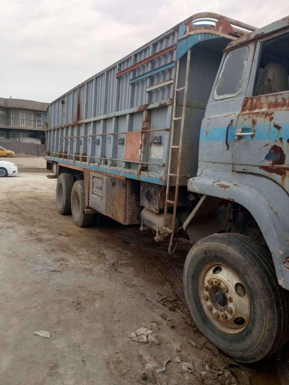 هينو اللبيع مكينة سكانية  تريد تفسيخ تريد كاملة *********** السعر 10ملاين وبيهة مجال
