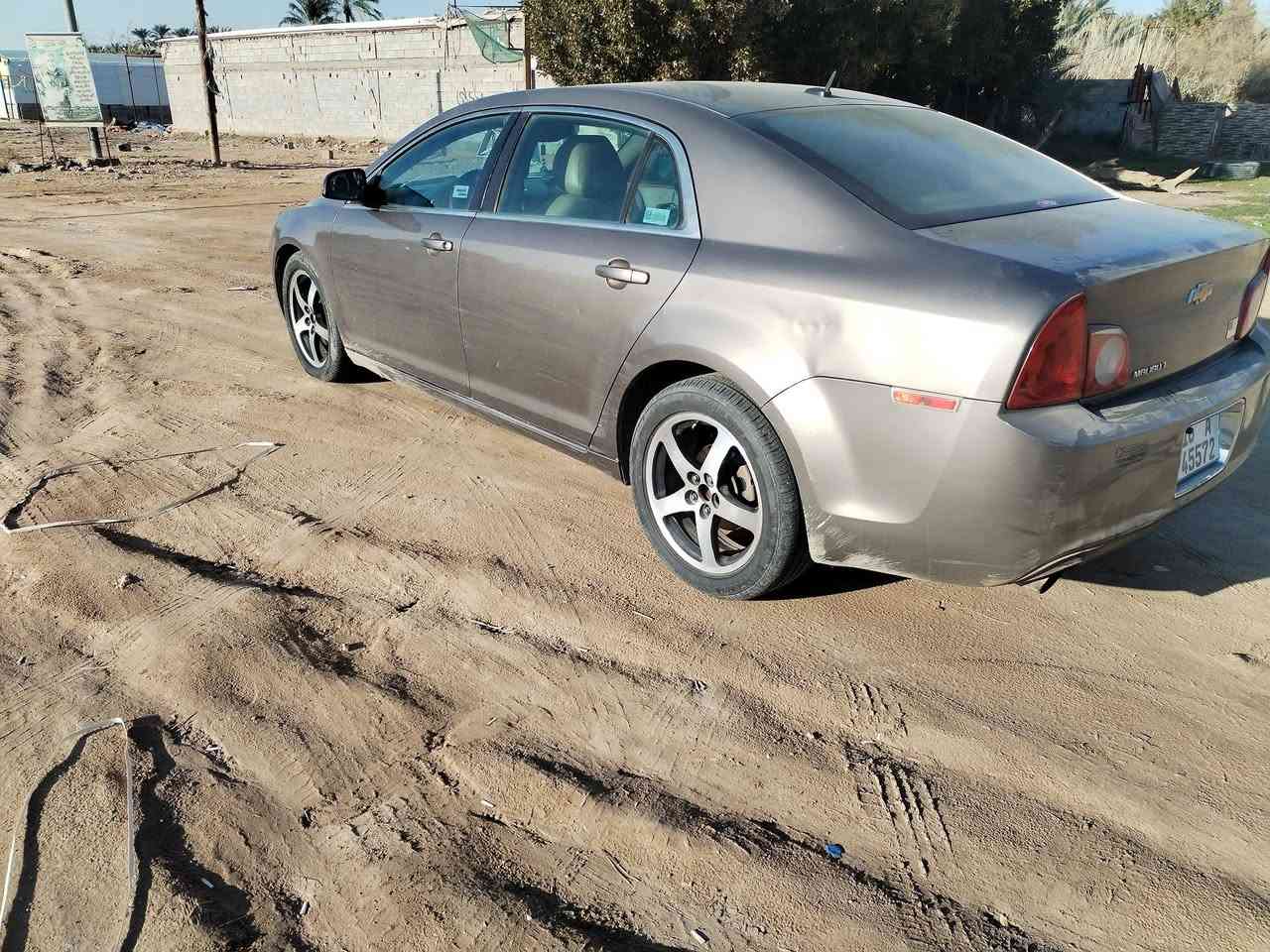 ماليبو موديل ٢٠١١ سياره بيه قطعتين صبغ فقط ترهم مراوس ماليبو شكل الجديد للاستفسار الاتصال على ***********
