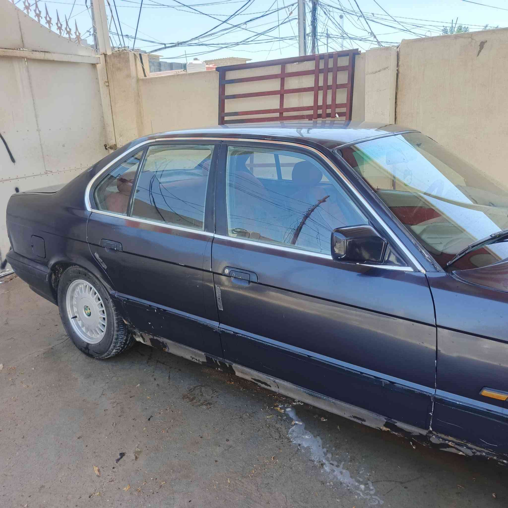 السلام عليكم
بي ام حجم 525 موديل 90رقم نينوى انكليزي مكينه مسكر گير مكينه تبريد حداديه كلها مكفوله مكاني موصل 
***********
***********
