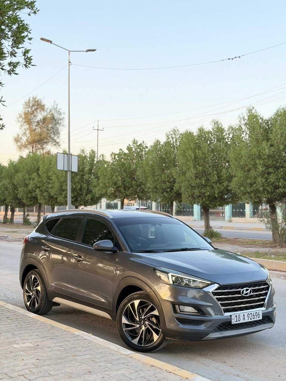 السلام عليكم
توسان  2019  SPORT
مواصفات:.
بصمه تشغيل ✅
بصمه ابواب دخول ذكي 👍🏻
شاشه حجم كبير ✅
رادار  امامي ✅
نقطه عمياء مري جانبي 🔴
تحديد مسار ⚠️
شاحن واير لس🔋
سايد بريك كهربائي✅
جنطه كهرباء شفط ⚡️
محرك 2400 👍🏻
وضعيات قياده ✅
كشنات كهرباء ⚡️
تبريد قطعتين ❄️
منفذ شحن usb خلفي 🔋
هيتر كشنات ♨️
اناره ترحيب عند الاقتراب💡
ويل كب سبورت حجم 18 ✅
لايتات لد امامي خلفي ✅
رقم المركبة: بابل -بأسمي رقم انكليزي ✅
حادث السياره: فقط بنيد مصبوغ 
سعره: 155 وبيه مجال قليل 💵
مكانه ~حله شارع 60 📍
للاستفسار~***********📞
