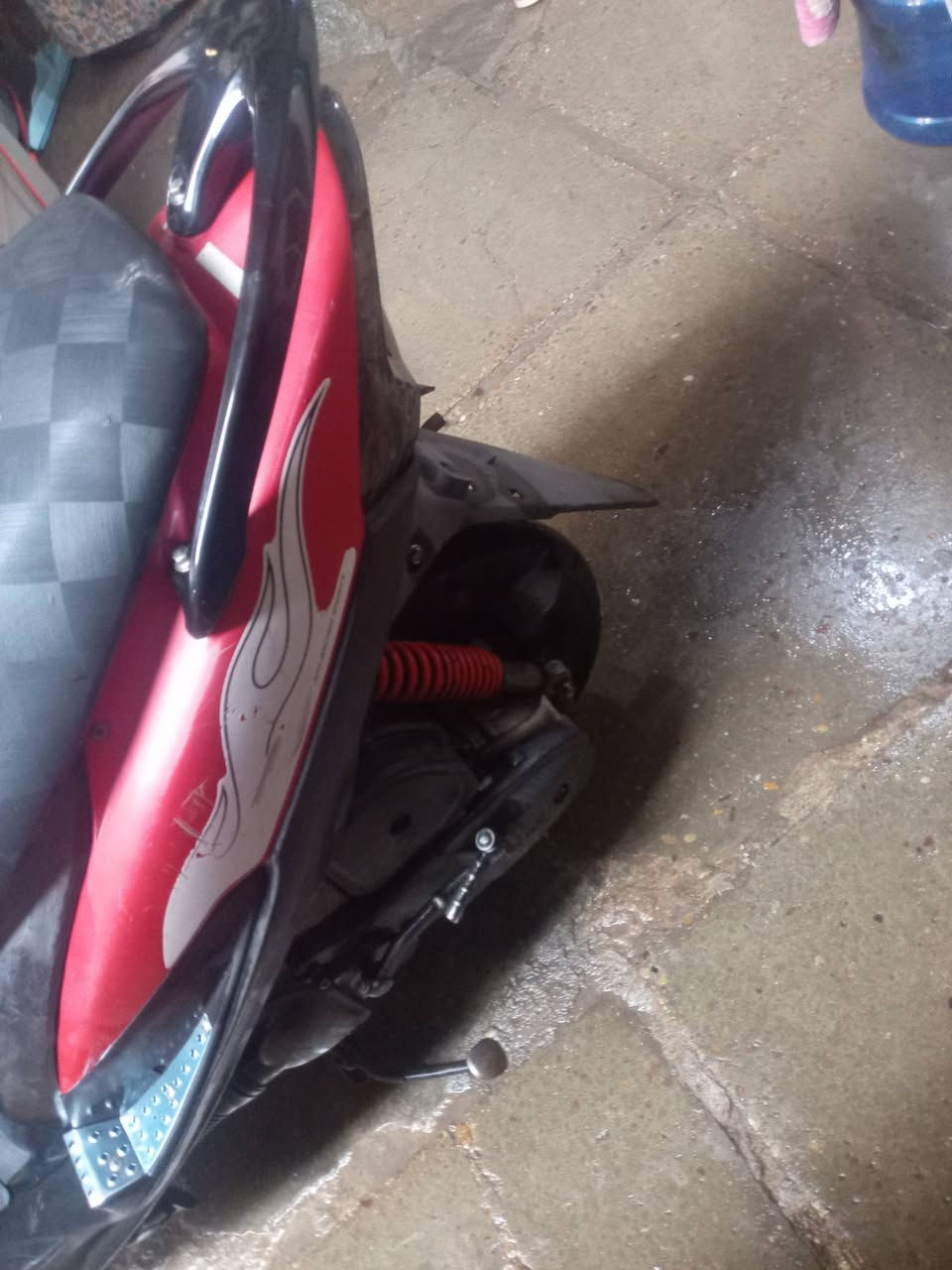 السلام عليكم دراجه ماكس عدله 120 رامبه برغي ما مفتوح بيها المحرك بلادي ما مفتوح بيه ما ملعوب بيه الالوان كراده يفكه مال الطابقين ب 800 وبيها مجال برغم ما مفتوح بيها دراجه بلاديه ***********
