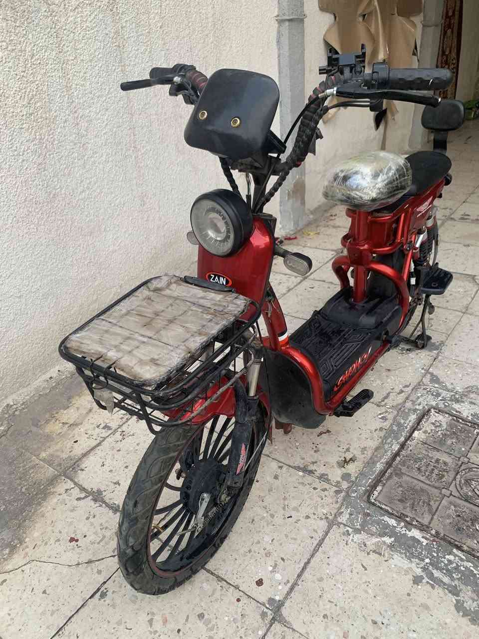 السلام عليكم اخوان بايسكل شحن كلش نضيف 4 سرع 5 بطاريات جديدات صار 3 اشهر من شادهن كله شغال شاشه اشاير اضويه انارة لايت عالي ناصي ابيض البايسكل نقصه ضفيرة ب25 الف فقط سعرة ب200 وبي مجال للطيبين❤️


**إذا كنت صاحب هذا الإعلان وتريد حذفه لأي سبب، رجاءا أرسل رسالة إلى الدعم الفني**