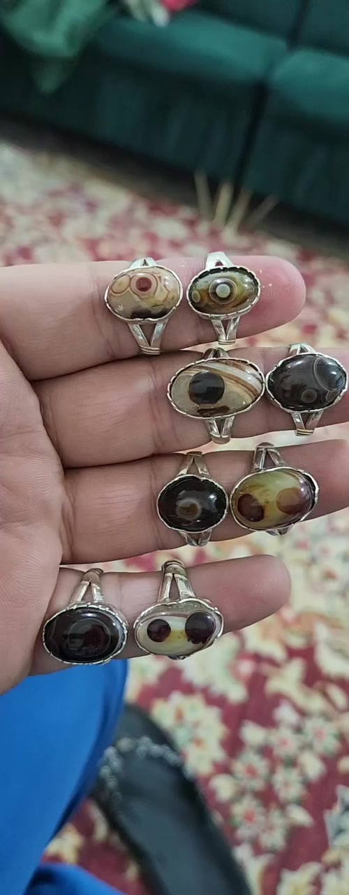 السلام عليكم محابس سليماني هندي طبيعي فضه عراقيه 925 العدد8 القطع  على18 اذ شلع وذ مفرد على 20 تواصل واتساب *********** او على خاص موجود توصيل لجميع المحافظات العراق جوه سوك
