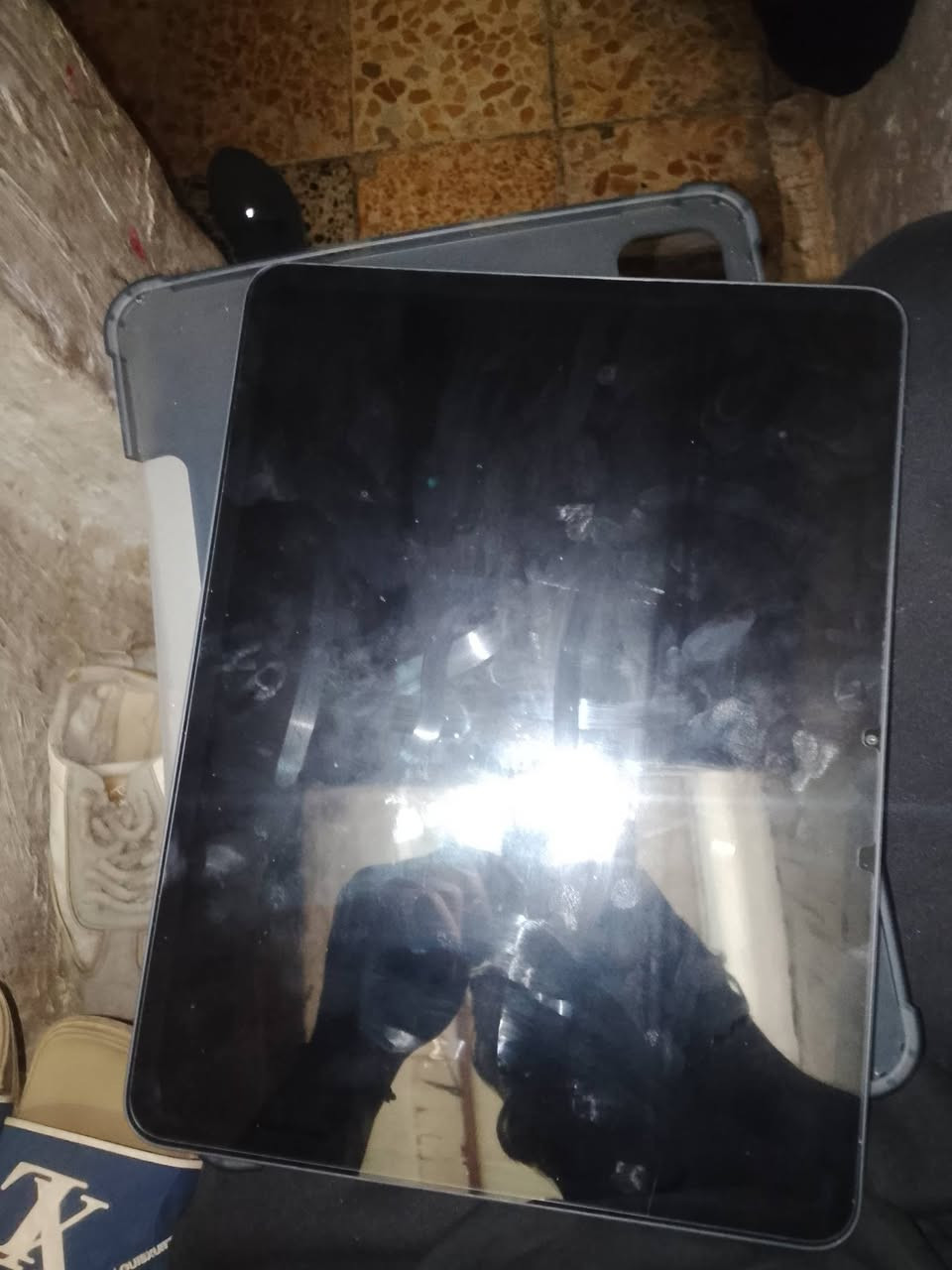 ايباد قبل 4ايام اخذته ب475 طوله شبرين وعلي بلازمه مو ايباد  (اريد اراوسه بتلفون ايفون) مكاني بغداد البياع   ‏‪***********‬‏
