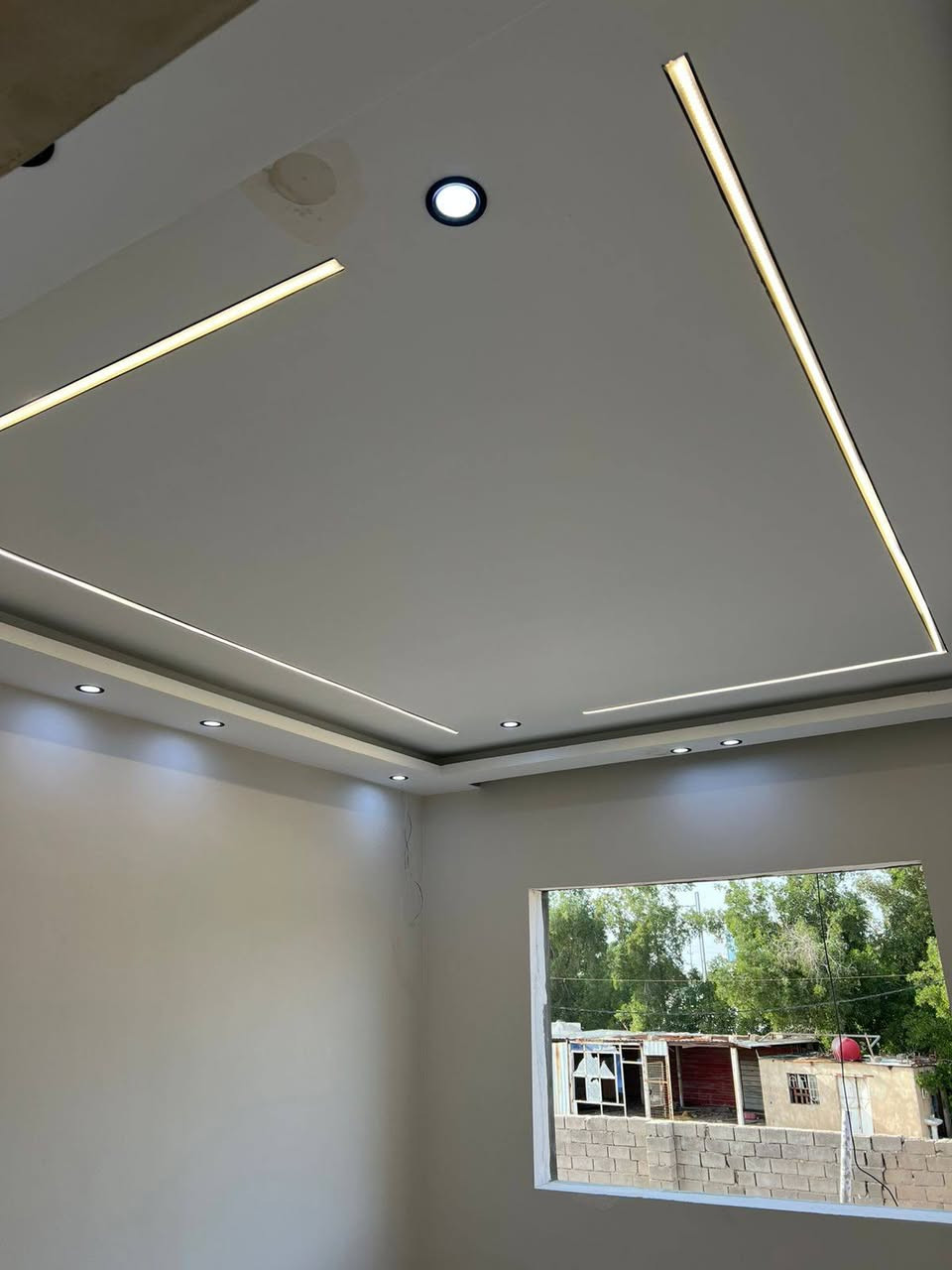 عمل جميع انواع الديكورات والصبغ
عمل درجه اوله ونسب الاسعار 

رقم ***********واتساب
