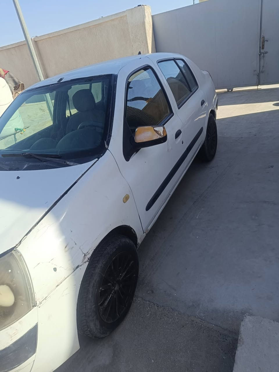 رينو كليو رقم ذيقار صدامي 2006 سنوية منتهية صاحبها عندي الرقم وما واصلة ابيع بدون راعي محرك وكير كورلة توني شادة دواخل نظيفة وبدي نحلو فقط جاملغ والعطر مو حلوات المكان بصرة اتصال واتساب *********** السعر 17
