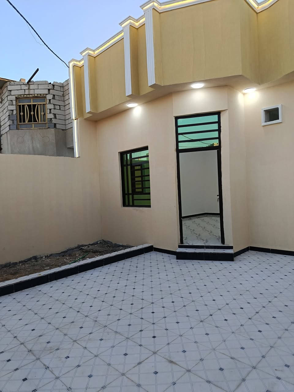 يعلن مكتب عقارات المسار
***********📞📞

♦️ دار للبيع في شط العرب شارع الصقر قرب مدرسه الصقر  
المساحة 200 متر 
ـــ غرفتين ـــ وصالة ــ ومطبخ ـــ واستقبال ـــ وحمامات ــ وكراج 
الســـعر  83وبي مجال  قليل 
للإستفسار ***********
♦️نستقبل كافة العروضات في شط العرب
