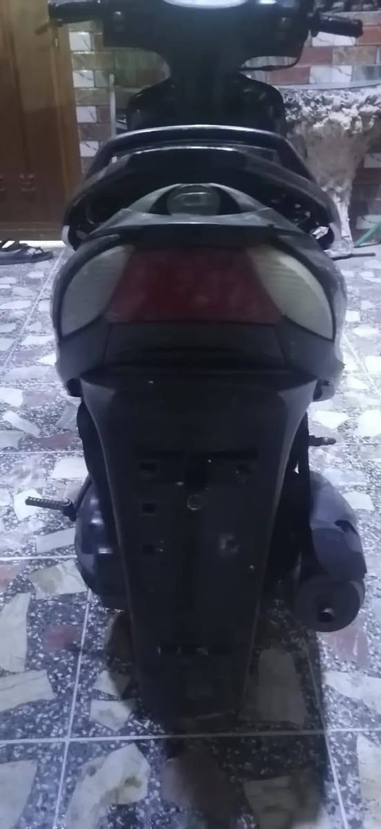 السلام عليكم ماكس ١٤٠ دراجه حيل نضيفه شغاله سلف هندر كهربائيات شغاله زوج تايرات جدد كابريتر اصلي كيج بانزين شغال كفرات اصليه مكينه ناعمه شلعه ومعدل بيهه نضوح بالجبنه فقط سعرهه ٢٥٠ عنواني مدينة الصدر اتصل ***********
