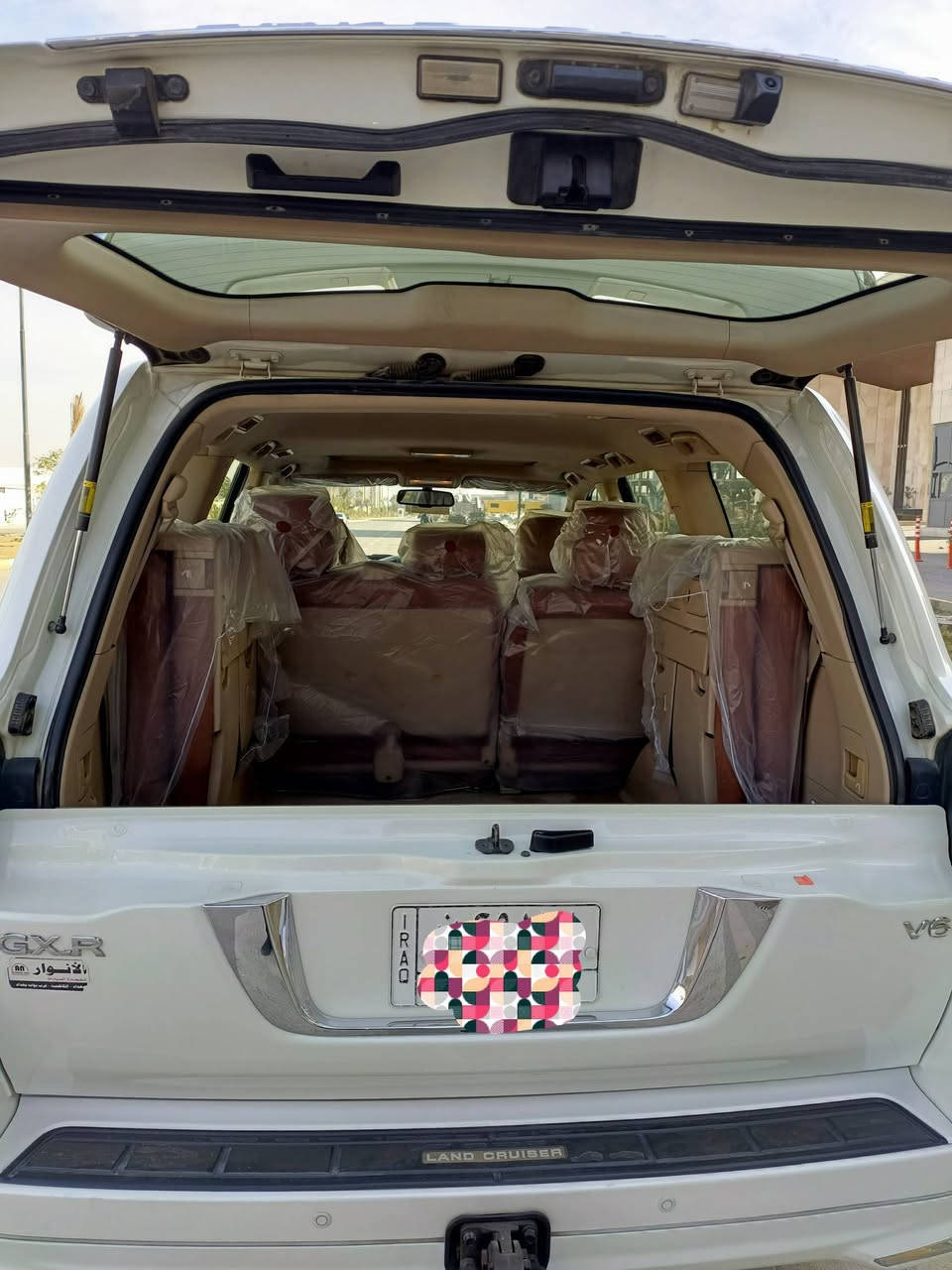 للبيع جكساره موديل 15ماشيه 109الف فطيم بدون حادث بدون صبغ فقط قليل بلدعاميه سياره جديده رقم بغداد بأسمي  سياره جانيها أكثر من 3سنوات  للاتصال *********** السعر  440،.،،$. عنواني بغداد السونار موجود ويه الصور . سياره جديده ماتصرف عليها ولا فلس ،ومواصفاته معروفة.
