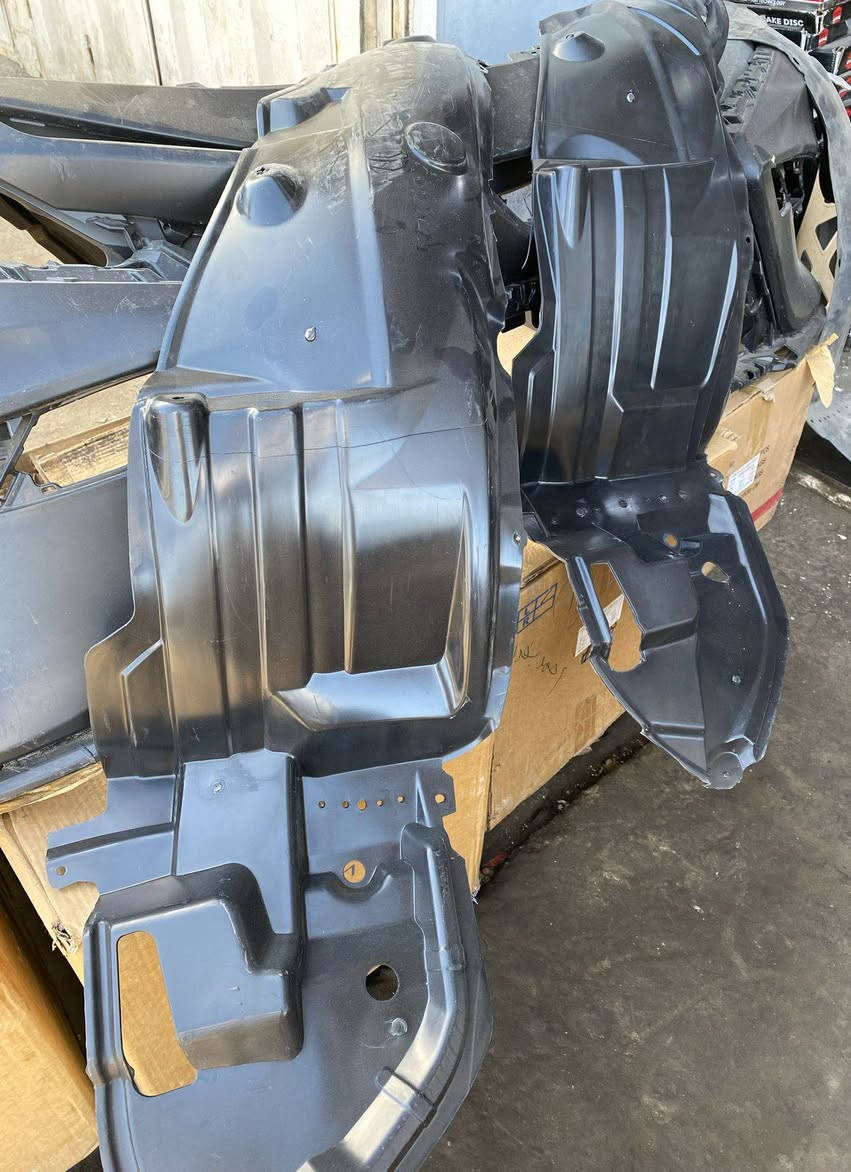 السلام عليكم... غراض كورلا للبيع.. يوجد. توصيل لكل مكان ***********.......
1/كوع ولف حماوة اصلي 10الف... 
2/بطاين امامية زوج 30الف.. 
3/غطاء محرك امريكي 25الف... 
4/قفل جنطة كهربائي 25الف... 
5/نيكلة صندوق طويلة 25الف... 
6/حواجب لايتات نيكل 15الف... 
7/لايتات خليجي 75الف زوج... 
8/لايتات امريكي داخل اسود 85الف زوج... 
9/شريط استيرن 15الف ابو الفسفورة... 
10/قبغ راديتر تفصيخ 10الف... 
11/تحكم تبريد فرارات 35 الف.. 
12/ترايش جام خارجية تخم. 30الف... 
13/سيوف دشبول اصلية 25الف..
