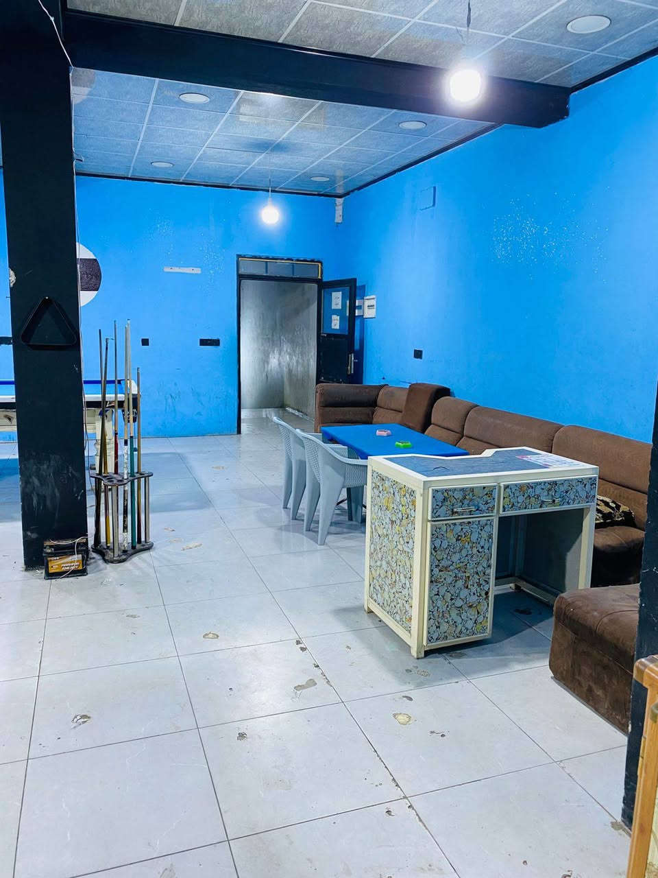 صاله بليارد للبيع
عنوان حي الرشيدية قرب سوك  الروضة 
ميزين بليارد 
كيوبات 
قاعده كيوبات 
سيتين كرات 
ثلاجة 
مبردة 
ميز دومنه ورق 
كراسي 2
قنبات 
كاونتر سنك
للاستفسار
***********
