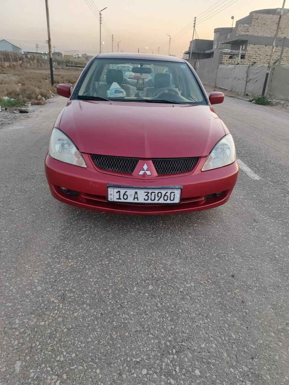 السلام عليكم.لانسر ٢٠١٠ رقم قادسيه دولي سنويه جديده بيه صبغ قطعتين اثر جراد شرط .مكفوله من الضربه السعر ٧٣ وبيه مجال حداديه تخم تاير جديده كهربائيات كلها شغاله .غرفته كلش نضيفه 
مكان ديوانيه شاميه الرقم ***********
