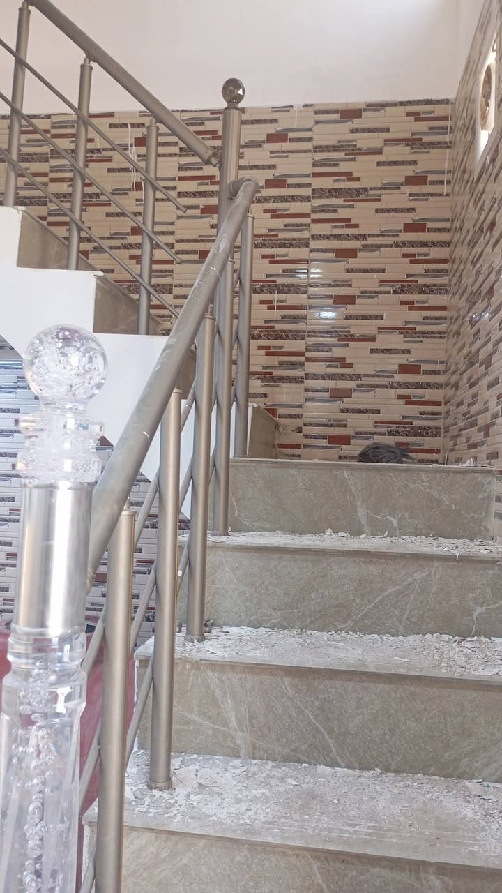 دار للبيع مساحة 50متر بناء جديد طابوق نهروان صب كونكريت مركزي سيراميك بورسلين كرانيت سقوف ثانويه خدمات كامله مدارس حكوميه منطقه راقيه زراعي مقابل قريه الغدير شارع المؤسسه السعر 22مع المجال استفسار ***********
