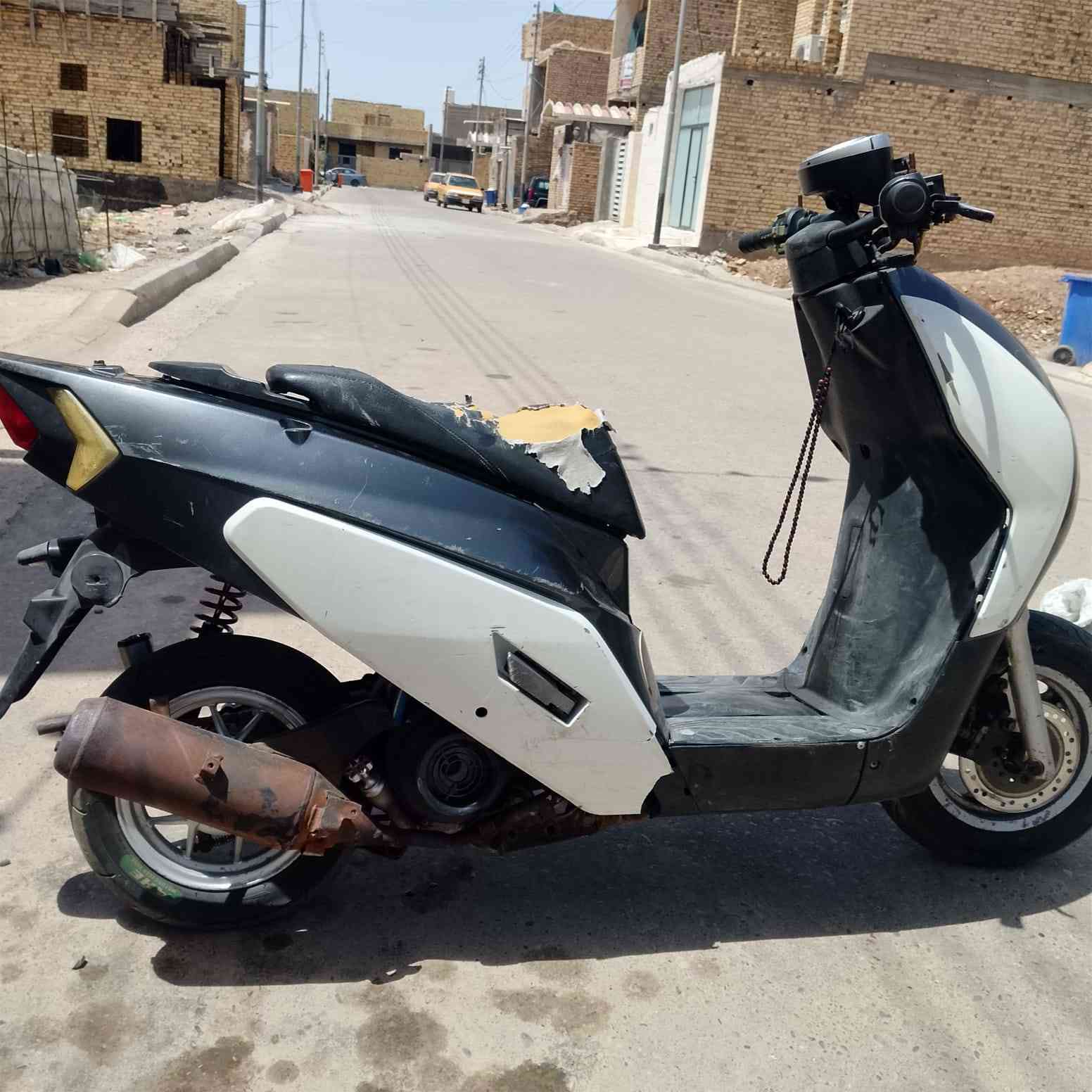دراجه للبيع دايلم كوري دراجه أوراق وكله شغاله عوزه باتري دراجه مبدل بيه بس ولفات وعوزه شغلات قليله عنوان ميسان حي جامعه هذا رقمي ***********متواجد واتساب او تصال عل شريحه سعر 350وبين مجال
