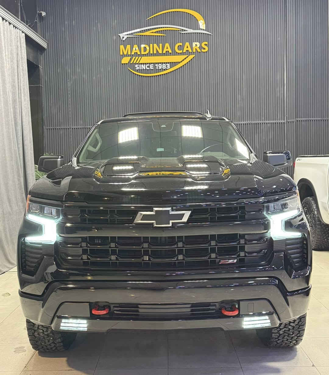 Chevrolet Silverado 
2024 LT Trail Boss
V8 - 5.3L - 4x4

بسمە و شغال
شاشە و کامیرە
لایت لید
بگ لایت لید
باب بودی قطعتین
کوشین کهرابایی
کوشینات هیتر
سوکان هیتر
سلایت
دبل اکسل
رادار
باب طویل
بودی قصیر
ویل 20

38.000 mile
1 قطعە بدل بلادی
سعر 420 ورقە

معرض ( مەدینە ) اربیل شارع ١٠٠م
0750 261 2500
0772 665 1010⁩⁩
