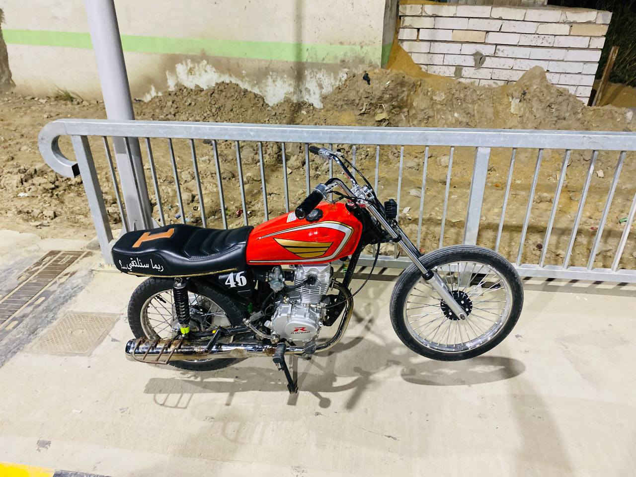 السلام عليكم دراجه للبيع تعمير 26 شاص اوراق موديل 19... ***********
