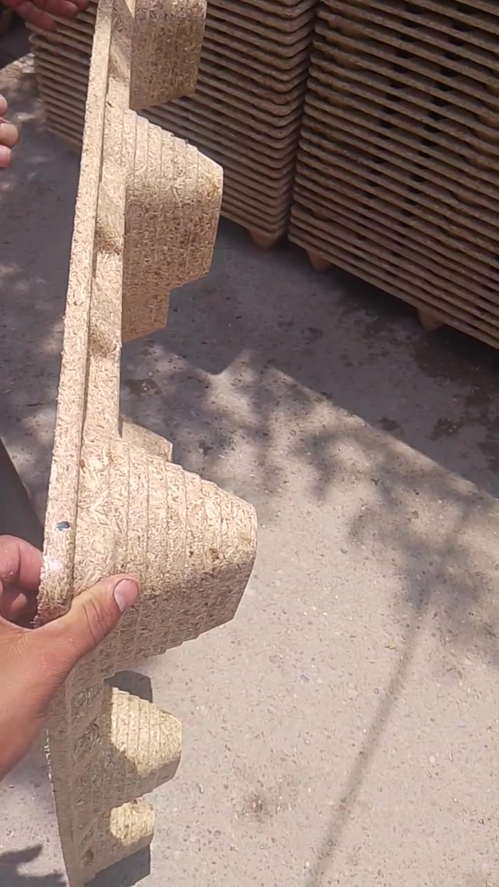 سلام عليكم سكيب مضغوط ونضيف يتحمل وزن طن ونص العد 155القياس 100× 120 بسعر مناسب  بغدادالرقم ***********
