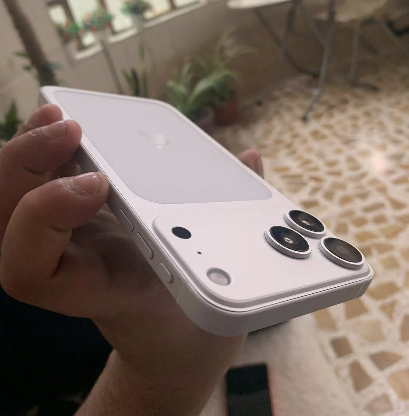 السلام عليكم ايفون Xsmax’ محور 17 برو ماكس نضيف كلش مستبدل بطاريه فقط 100% ذاكره 64 متوفر توصيل جميع المحافضات العراق ***********
