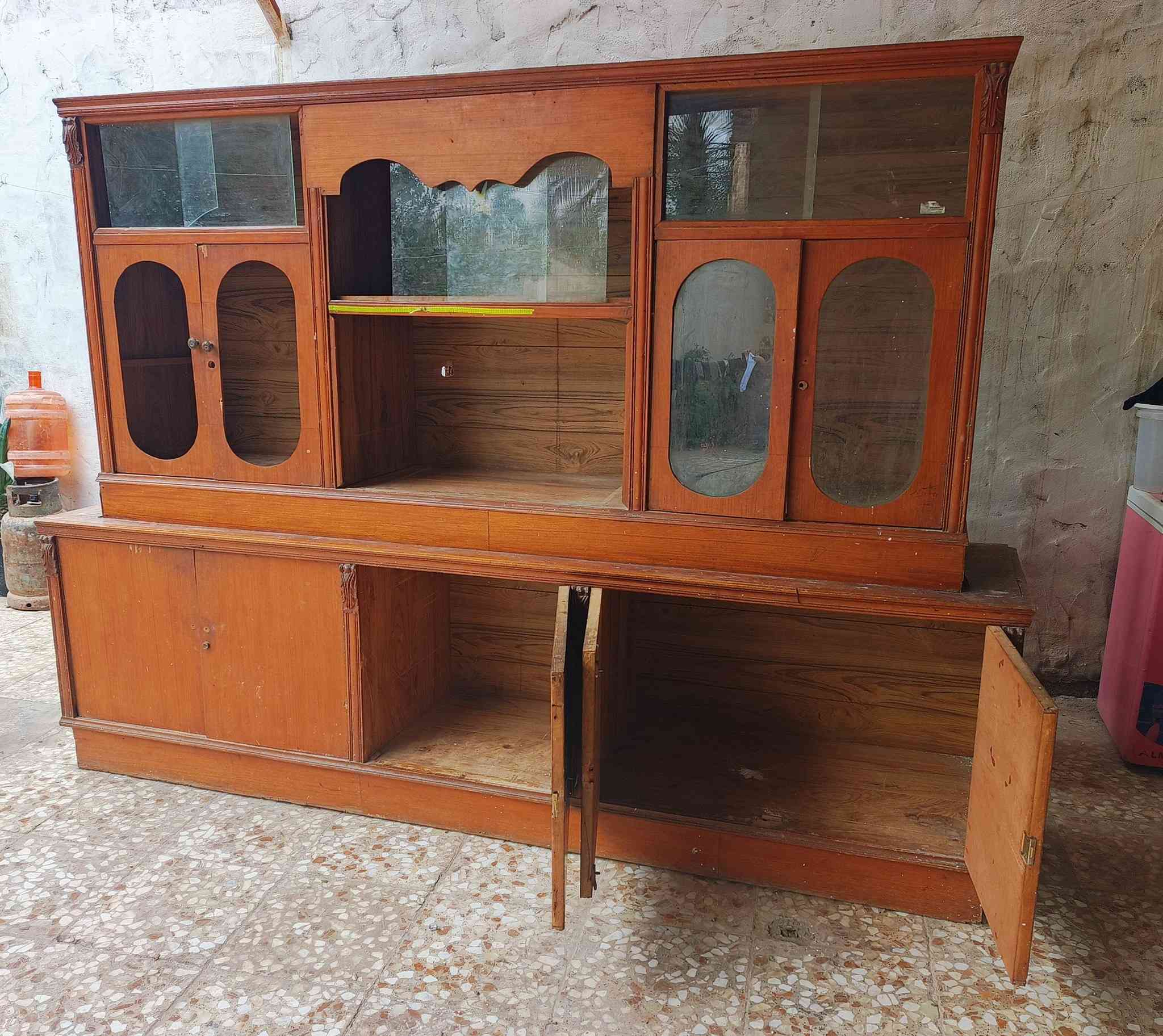 السلام عليكم معرض قطعتين للبيع
رقم ***********
