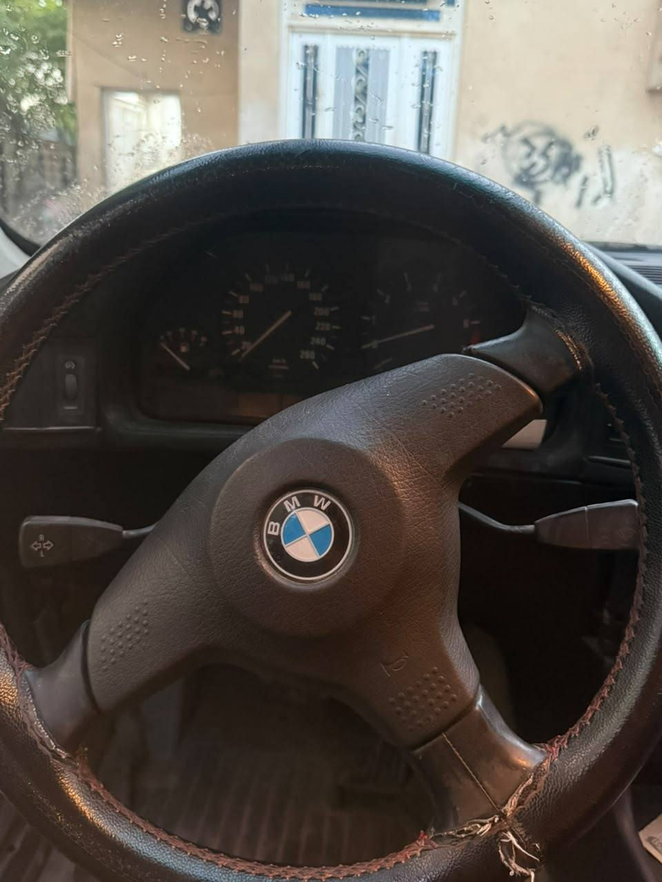 سلام عليكم
سيارة للبيع 
BMW 1992
مكينة مسكر وارد ياباني  كير اوتو 
كير ومحرك جدد 
تبريد تدفئة 
حدادية 80%
بجم عريض دعاميات M زوج 
بجم دخاني جديد 
منظومة زنون تخبل 
سيارة خير من الله بيهة شوية نقوصات بسيطة
***********
***********
