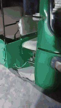 السلام عليكم تكتك لبيع مكان ناصريه التكتك مرقم وعندي بس سنويه موديل 21 مكينه بلاد مجفته عنوان ناصريه مركز *********** خابر ودلل السعر 3250  الله شاهد محتاج واريد ابيع
