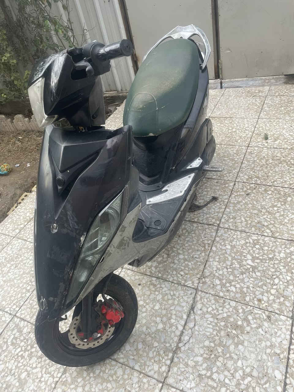 سلام عليكم لبيع دراجة ماكس حديث ياباني نوزل ياباني مابيهة أي نقص محرك مكفول كفرات بلادية أوراق كاملة مكاني بلديات ضباط سعر 650 رقم تليفون ***********
