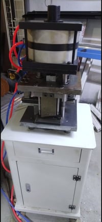 ثاقبه هواء للبيع سعره ٧ نص ورقه بي مجال  ٠٧٧٠٦٠٠٠٧٠٤