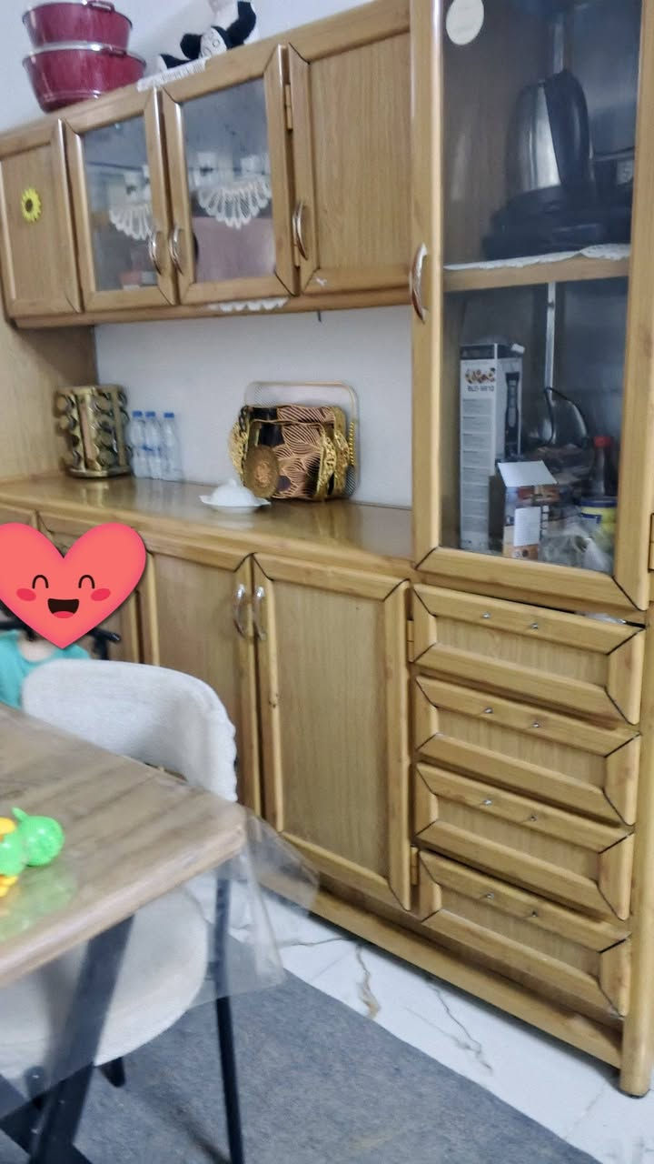 السلام عليكم أغراض بيت للبيع
كاونتر مع ملحق عدد اثنين بدون سنك 
ميز طعام أربع كراسي جديد والقواعد مالته موجودة بس يتشكلن
ثلاجة 
ميز بلازما 
للاستفسار الاتصال على الرقم
***********
