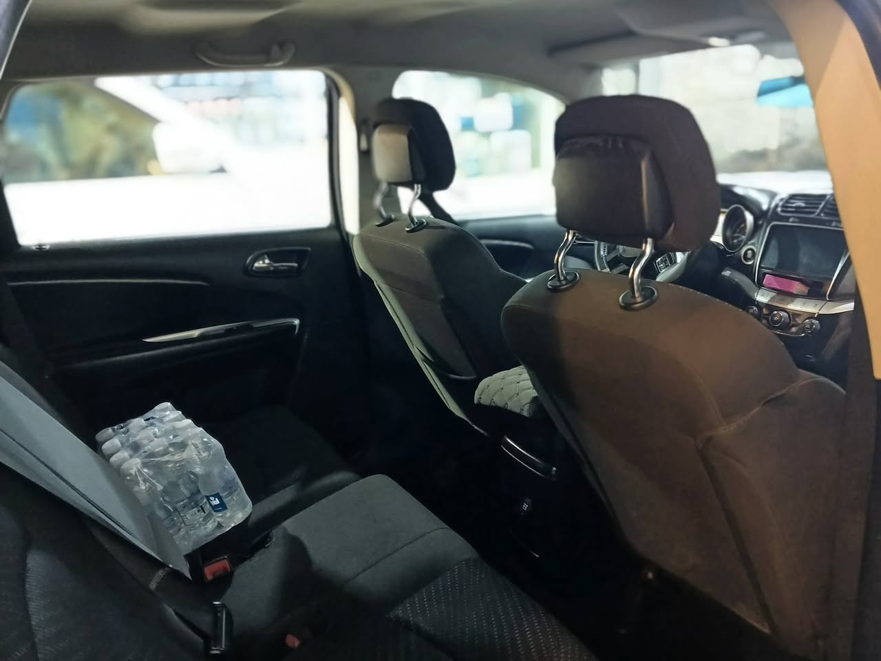 السلام عليكم ورحمه الله وبركاته اخوتي 
دوج جورني 7 راكب موديل 2018 محرك 2400 على وضع الشركه
حادثها بابين جهة الصدر بچم كبس السعر 128 وبيها مجال 
***********
