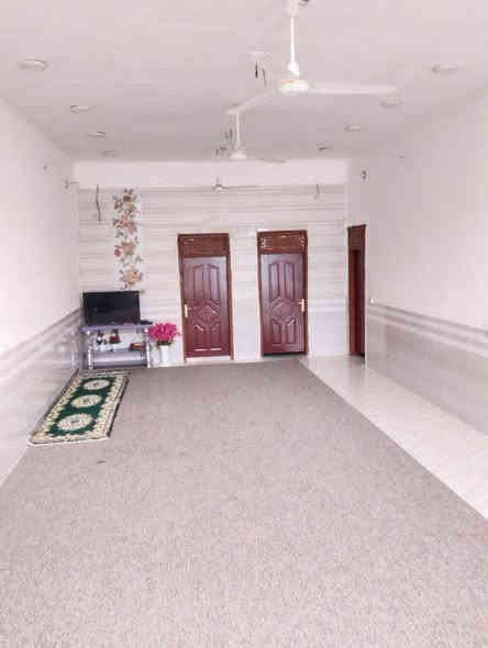 دار للبيع مساحة 400متر مكون من صالة 3اغرف ومطبخ. وبراني. واضافة الئ محل ع شارع. في. الديوانية السنية قرية سادة ال رحمان. لتواصل او الاستفسار تصال ع رقم ***********
