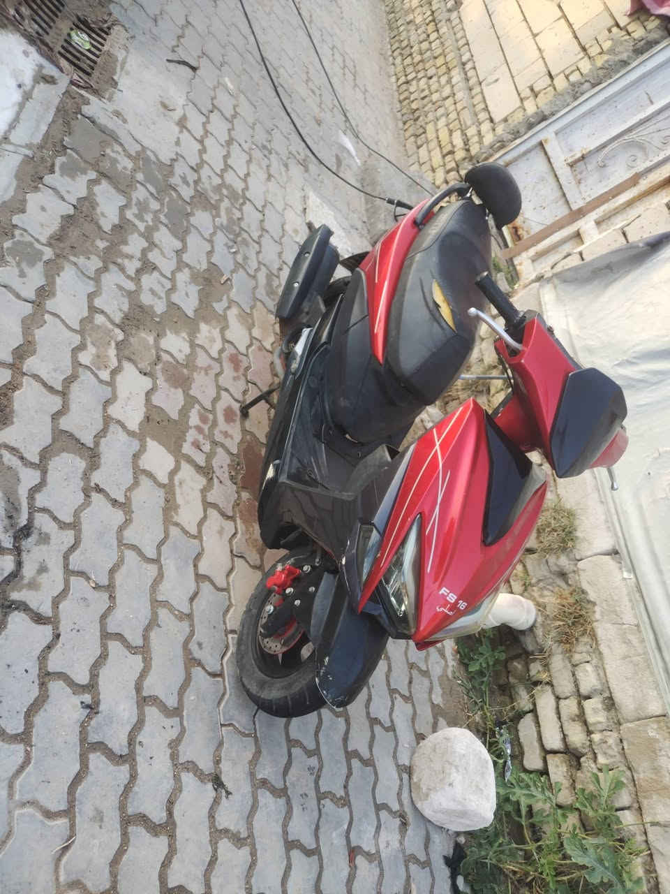 سلام عليكم

دراجة Fs16 بانزين للبيع

الدراجة مثل ما موضح بالصور 

كفرات كاملة ونضيفه 

لايتات ناصي وعالي

لايتات أمامي عالي ناصي

بگ لايت شغال

اشاير يمين ويسار  شغال

عداد سرعة شغال

گيچ بانزين شغالات

للتواصل. ***********
