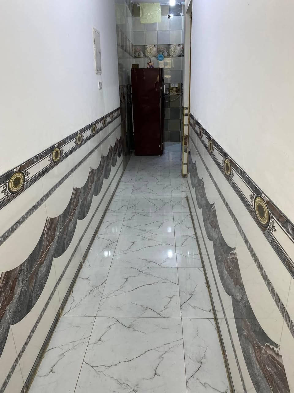 سلام عليكم الدار للبيع طابقين مساحه 100م طابو صرف بسمي في منطقه حي الجمعيات نهايه شارع 20 خلف أسواق حيدوري بناء حديث البناء غرفه ستقبل مطبخ صاله صحيات غرفه نوم منور  صحيات خارجيه. البناء الفوك غرفتين نوم وصحيات ***********  استفسار أكثر واساب او اتصال
