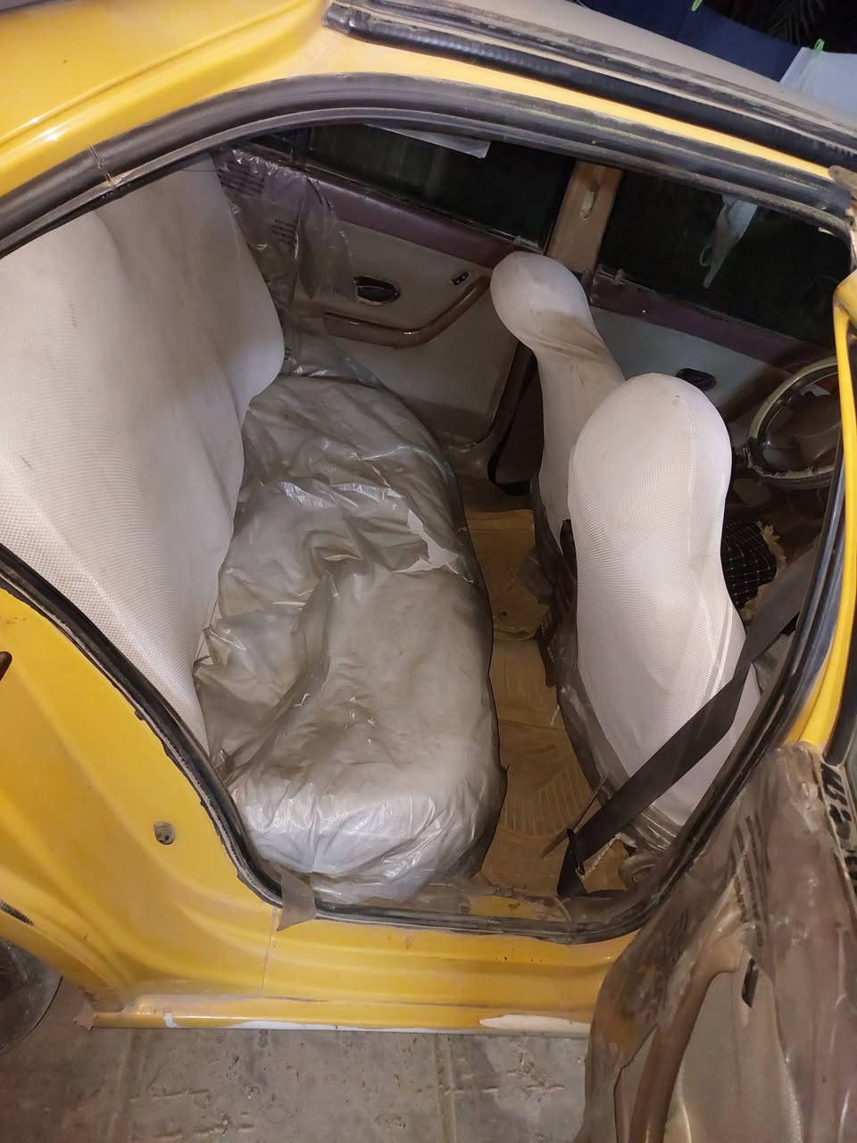 السلام عليكم سمند٢٠١١ للبيع رقم ميسان راعيها متوفي وعندي مستمسكاته وابنه موجود عنده وكاله لليريد يحولها سنويه منتهيه ب٢٠ ماعليها غرامه ومامسجله هيئه ابيع كوم حديد اتكفل سرقه وعشاير مكينه بداية تبخير تبريد شغال صدر الامامي تعبان المكان بغداد الدوره السعر ١٧ وبيها مجال للطيبين للعلم سياره مامغسوله والتصوير بالليل مواضح ***********
